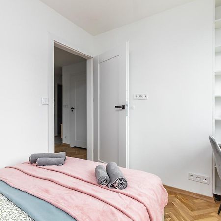 Superapart Zelazna 34 Warszawa Exteriör bild