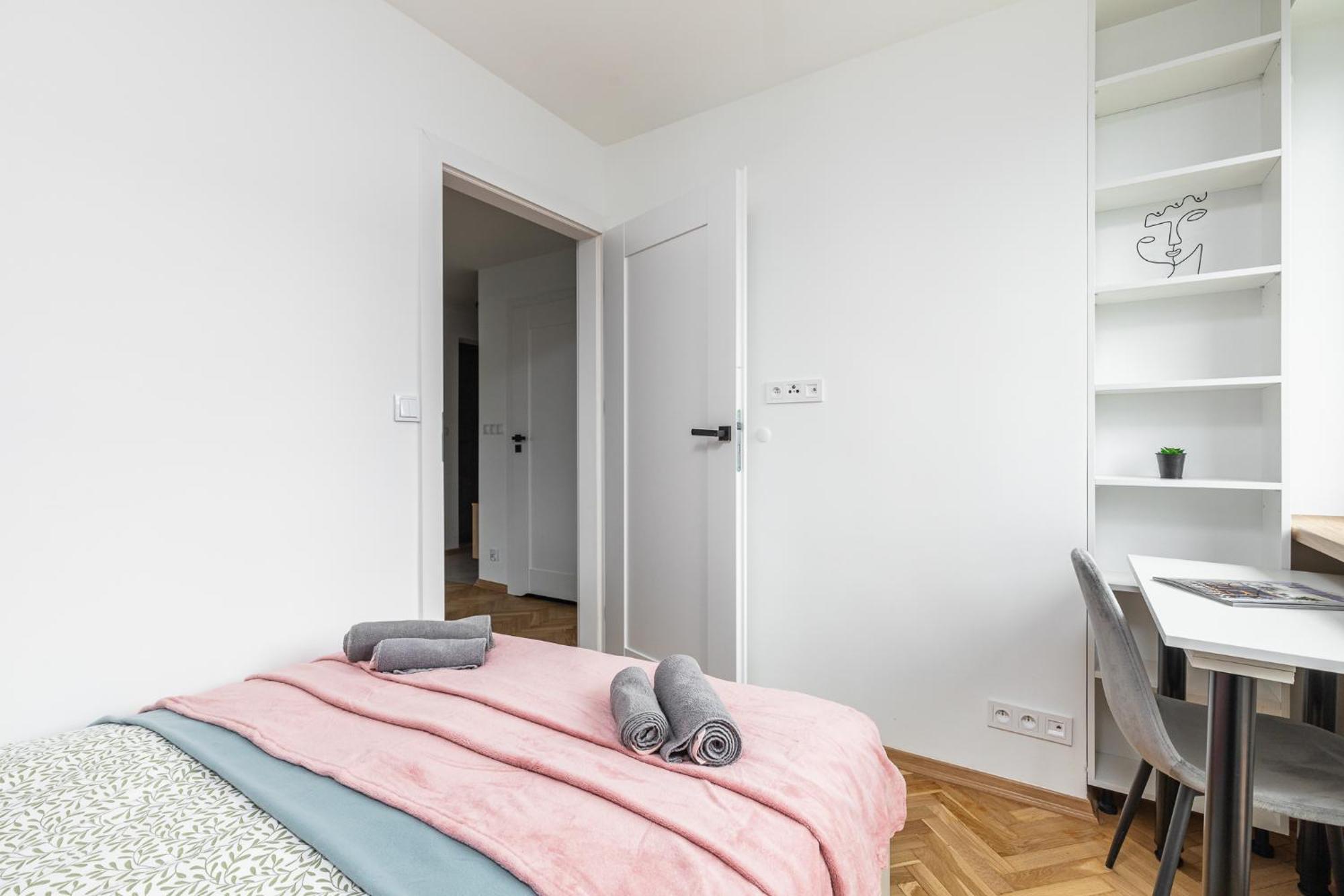 Superapart Zelazna 34 Warszawa Exteriör bild